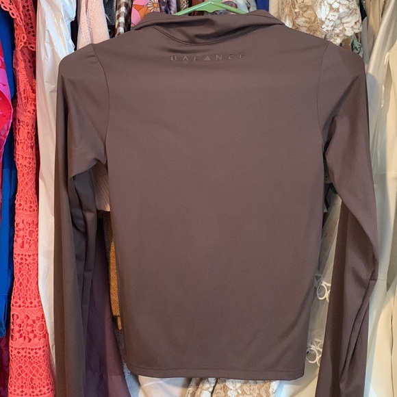 Balance pullover - Picture 2 of 3